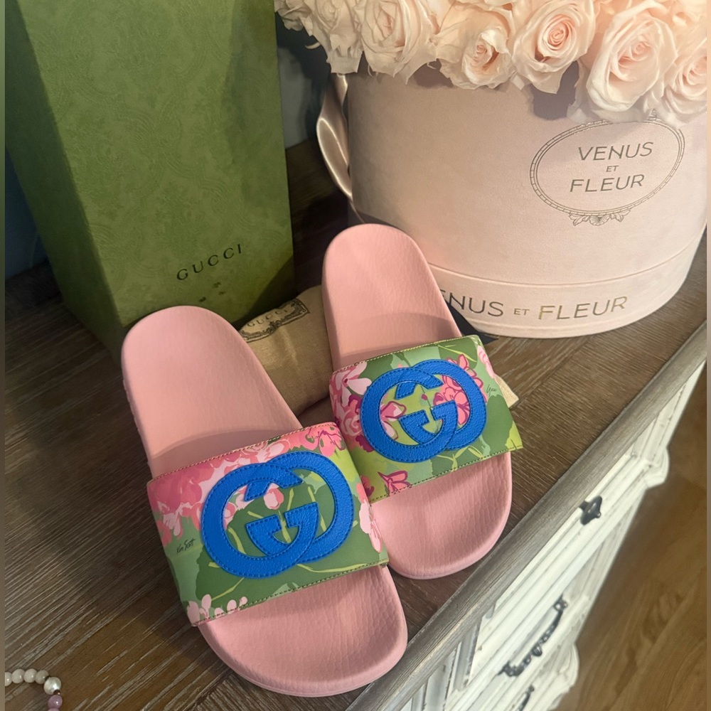 Gucci X Ken Scott Women's Floral Pink
Sandal Slides Size 39